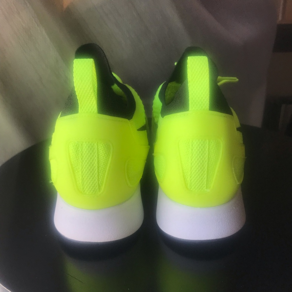 Men’s Nike Air Zoom Mariah Flyknit Racer Volt - Picture 4 of 8